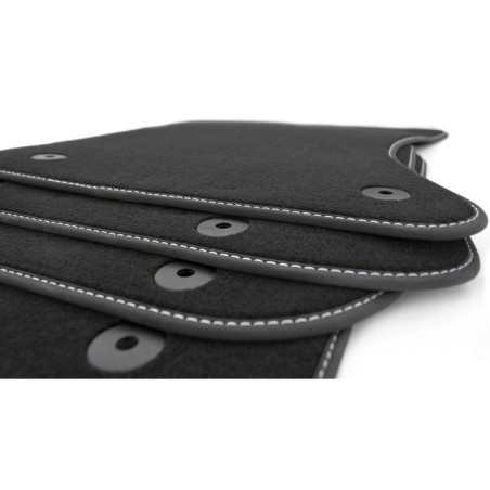 Tapis Audi A4 B5 (1998 - 2001) Audi Couleur Noir & Liseré Blanc