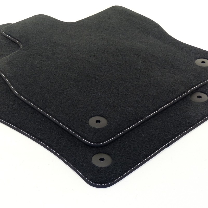 Tapis Audi A3 S3 RS3 8V Sportback (2013 - 2019) d'origine Audi, Noir & Liseré blanc Tapis Audi A3 S3 RS3 8V Sportback (2013 - 2019) d'origine Audi, Noir & Liseré blanc