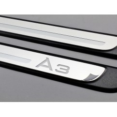 SEUILS DE PORTES ÉCLAIRÉS OEM AUDI A3 8V 8V0071300